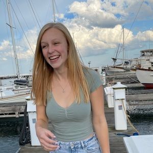 Meet your Posher, Abby